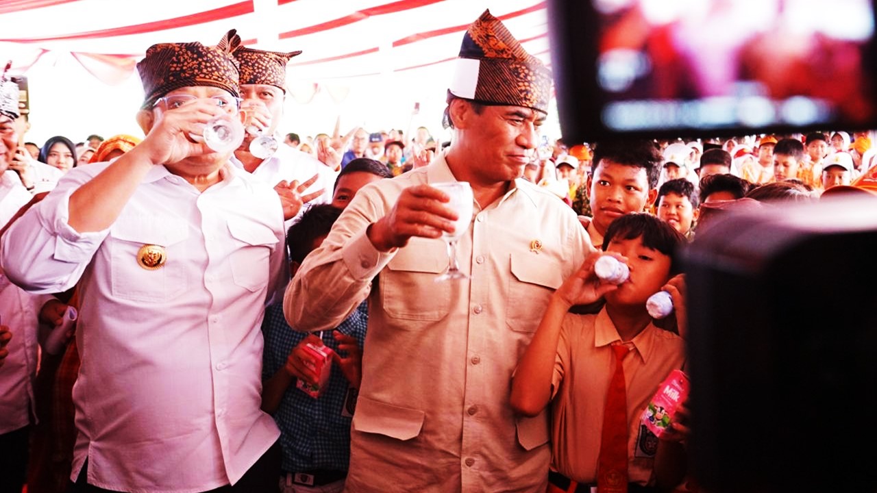 Mentan Andi Amran Sulaiman Dorong Kedaulatan Susu Lokal di Pasuruan