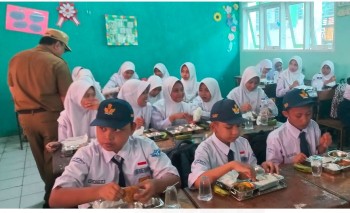 SMPN 17 Makassar Jadi Lokasi Uji Coba Program Makan Bergizi Gratis