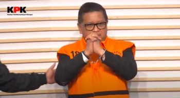 Sekjen PDIP Hasto Kristiyanto Kenakan Rompi Tahanan KPK, Teriak 