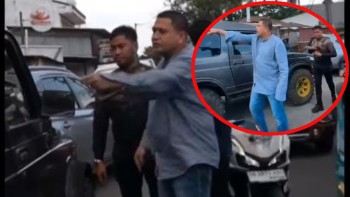 Tegur Pengendara Lawan Arus, Wali Kota Makassar Bantu Urai Kemacetan Di Jalan Leimena
