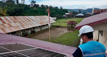 PLN Bawa Listrik Ke Sekolah Terpencil Di Seko Dengan Teknologi SuperSUN