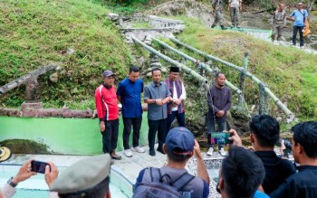 Gubernur Andi Sudirman Kagumi Keindahan Dan Potensi Permandian Air Panas Pincara Luwu Utara