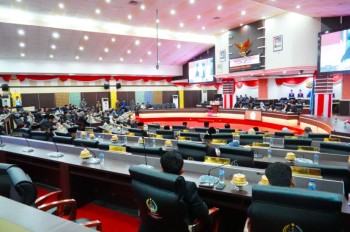 DPRD Sulsel Kukuhkan Andi Sudirman-Fatmawati Rusdi Sebagai Gubernur Dan Wagub Sulsel Periode 2025-2030

